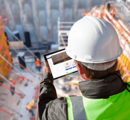 construction worker using health and safety softwareon-using-health and safety software